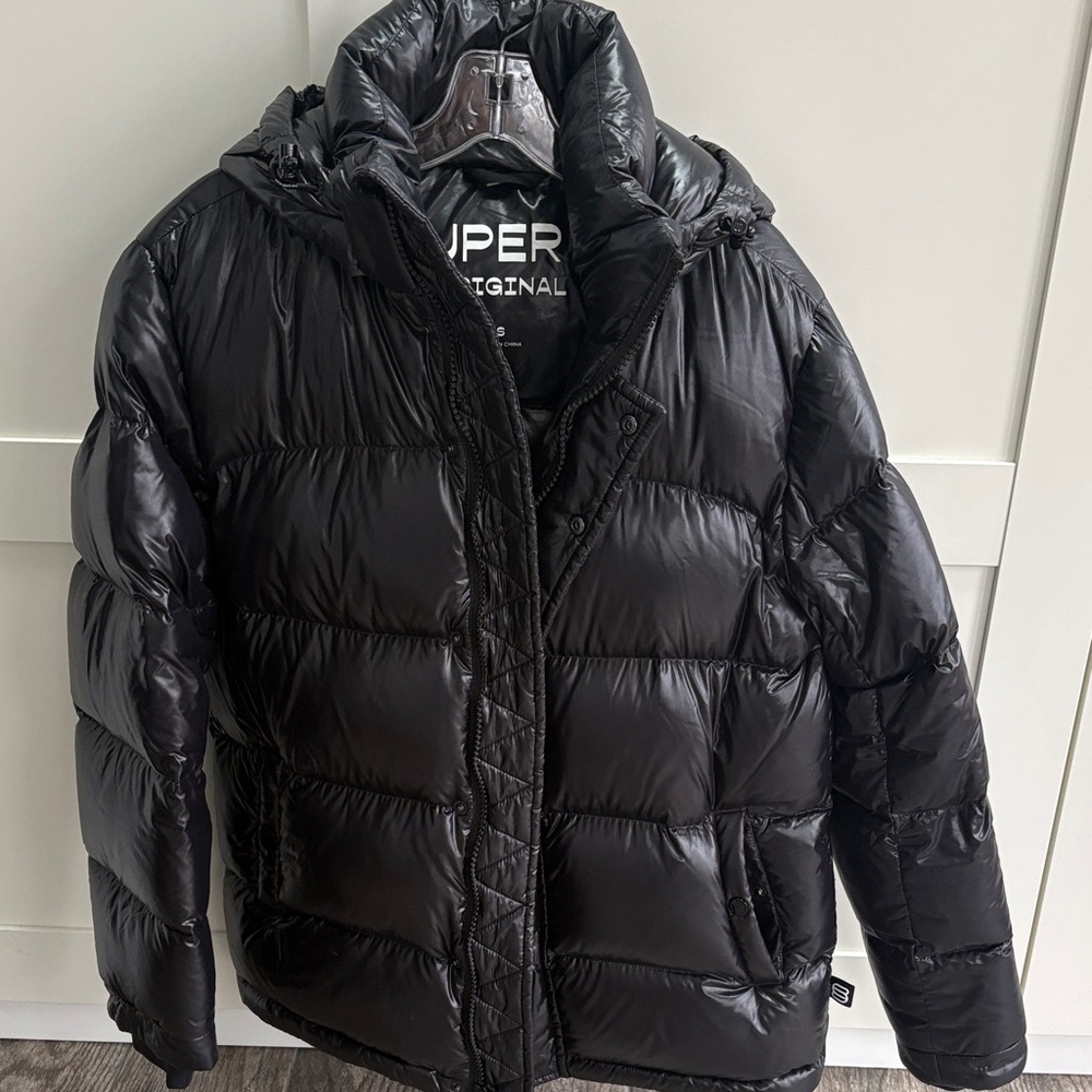 Aritzia Superpuff Original Glossy Black